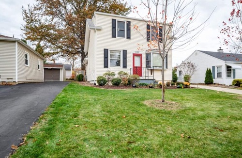 Mayfield Heights House | 3-Bedroom Cottage in Mayfield Heights