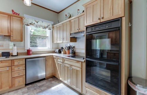 Valley Springs House | 3 Bedroom Cottage in the Heart of Hot Springs