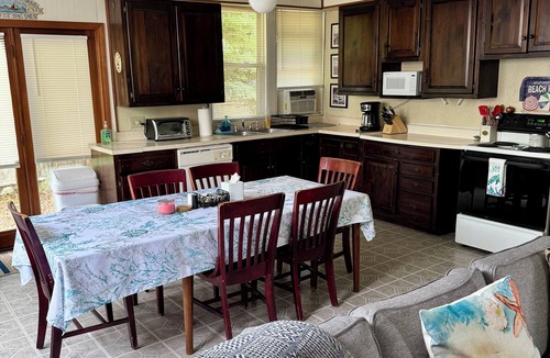 Mattapoisett Cottage | 3 Bedroom Cottage just steps to Private Beach! Pet Friendly!