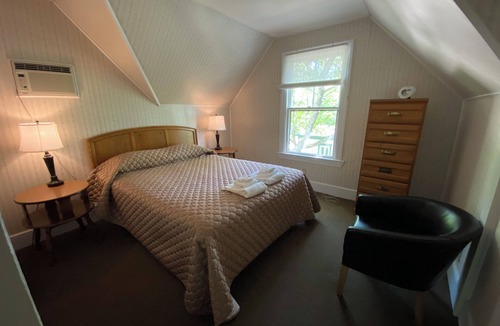 Poland Cottage | 3 Bedroom Cottage at the 500 acre Poland Spring Resort with lots of onsite activities!