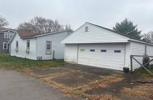 Phillipsburg House | 3-bedroom DMax House