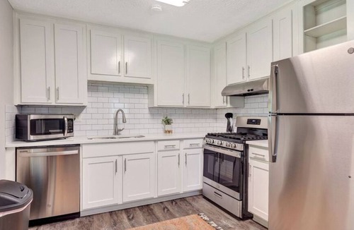 Marietta Apartment | 3 Bedroom Duplex triplex L-554133 by Houzlet