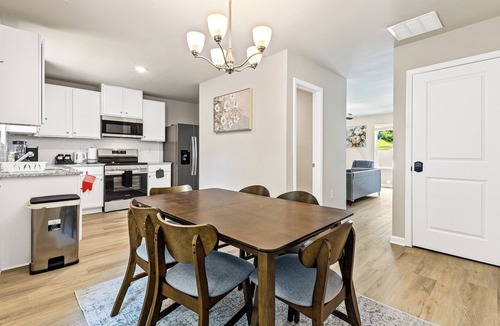 Austell House | 3-bedroom Elegant Escape – Near Six Flags with WiFi, AC.