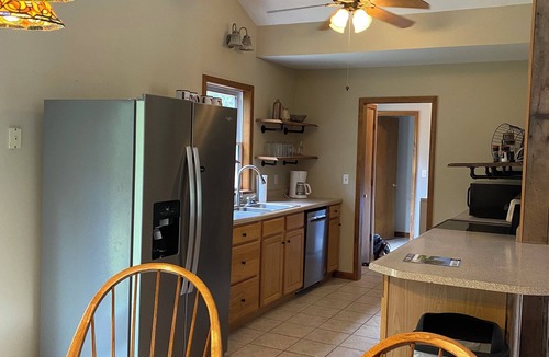 Hermann House | 3-bedroom family friendly home on 4 acres near Hermann with WiFi, AC, deck