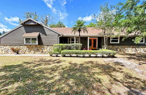 Braden River House | 3-bedroom heated pool house in Bradenton with fenced back yard