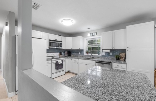 Newberry House | 3 Bedroom Home: Close to Springs, Champion's Park, Gatorback and Gainesville/UF