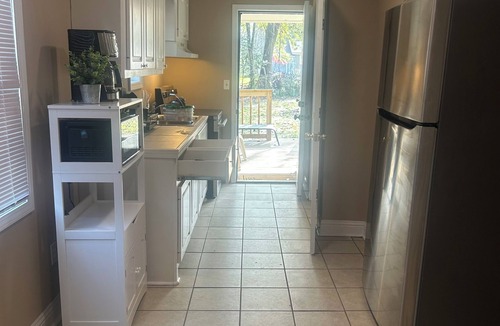 Jackson House | 3 Bedroom Home with Long Driveway & Covered Deck