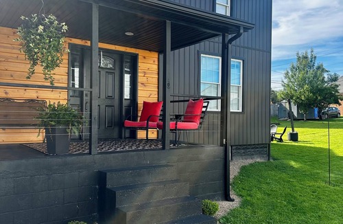 Leadsville House | 3-bedroom House in Downtown Elkins - Wifi, HVAC, Back Yard, Washer, Dryer