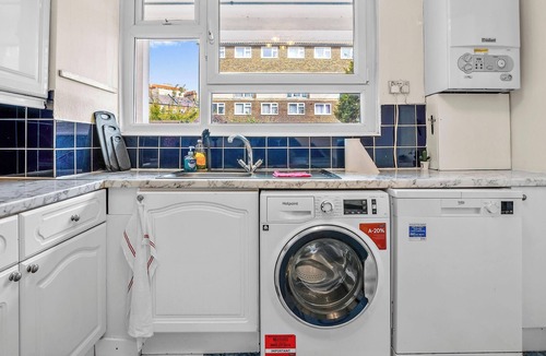 Hammersmith and Fulham House | 3 Bedroom House in Fulham | Sleeps 8 | Pool Table, Garden, WiFi & SmartTV