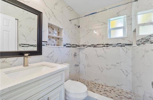 Davie House | 3 bedroom house in quiet neighborhood
