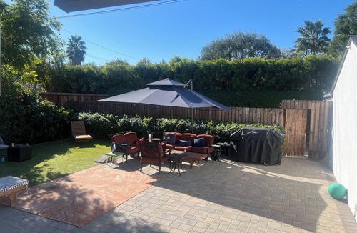 Lake Balboa House | 3-bedroom house in delightful Los Angeles with AC.The best slice of Van Nuys.
