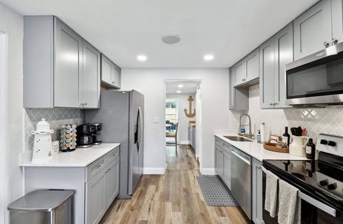 Roberta Heights In Oakdale Park House | 3-bedroom house in welcoming Ormond Beach walking distance from the beach