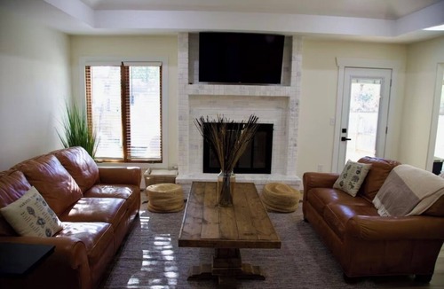 Springfield House | 3-bedroom house in serene Springfield. Medical Mile