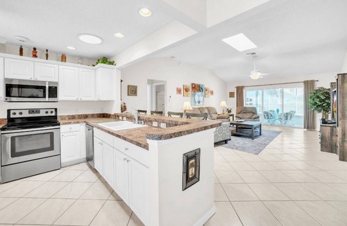 Winifred House | 3-bedroom house in peaceful Village of Winifred of the villages with golf cart.