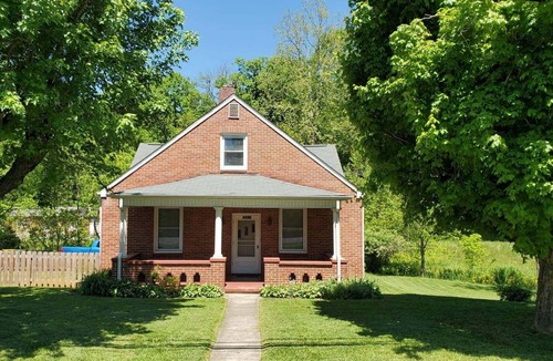 Cloverdale House | 3-bedroom house in welcoming Cloverdale