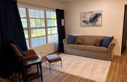 Melbourne House | 3-bedroom immaculate home in lovely Melbourne with WiFi, fitness room, AC