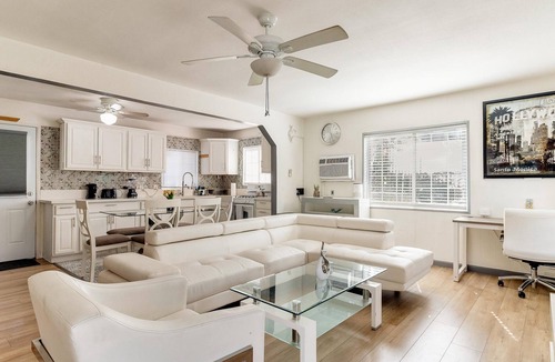 Rampart Village House | 3 bedroom Mid-Wilshire Charmer near Downtown