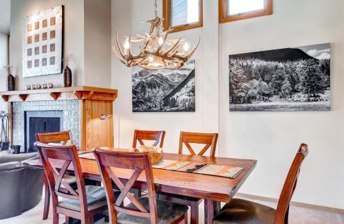 Lakeside Village Apartment | 3 Bedroom Mountain Condo In Lakeside Village Near Keystone Lake With Complimentary Shuttle Service