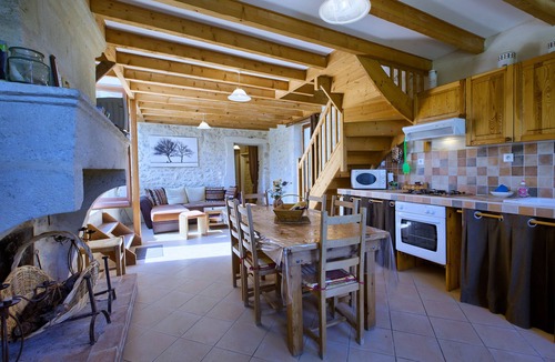 Auriolles House | 3 bedroom old stone house in the heart of a wildlife reserve