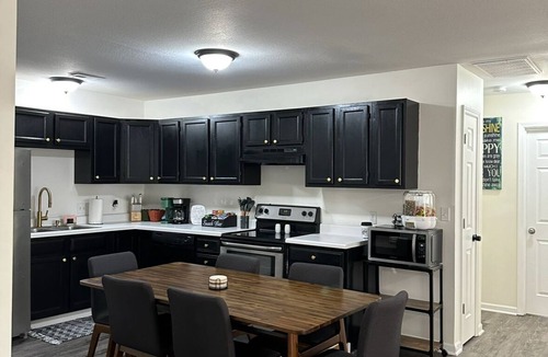 Columbia House | 3-bedroom Ranch Duplex in charming Columbia with WiFi, 6 miles to Mizzou Arena