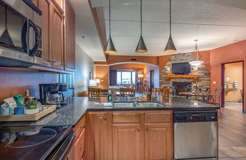 Wisconsin Dells Condo | 3-bedroom riverside condo in serene Wisconsin Dells 10-14 guests