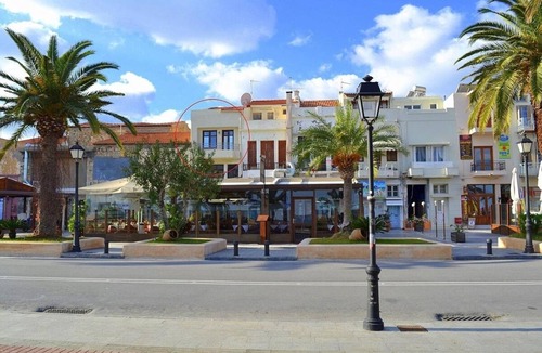 Old Town Rethymnon Apartment | 3-Bedroom Seafront Maisonette, A/C, Balcony & 2 Terraces with Amazing Views of Rethymno City & Beach