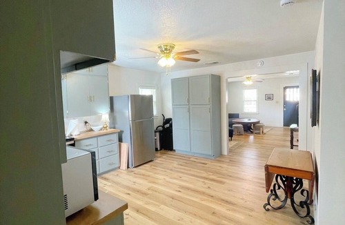 Plainview House | 3-bedroom spacious house in Plainview close to town’s University and hospital.