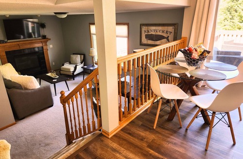 Clive House | 3+ bedroom split level house in the heart of all Clive amenities