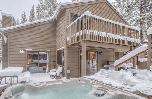 Deer Park House | 3 Bedroom Sunriver Beauty Has Fireplace, Hot Tub, Two Decks & SHARC passes
