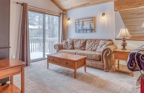 Deer Park House | 3 Bedroom Sunriver Beauty Has Fireplace, Hot Tub, Two Decks & SHARC passes