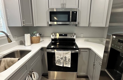 Collier Heights House | 3-bedroom townhome in vibrant Atlanta near entertainment Mercedes Benz Stadium