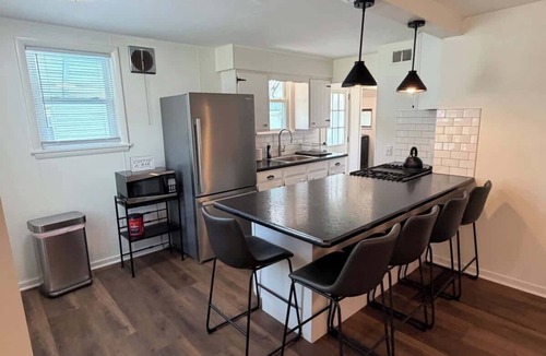 Rochester House | 3 bedroom Updated Fully fenced yard