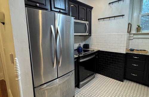 Wheeling House | 3-bedroom Victorian home for relaxing stays in the heart of Wheeling