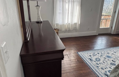 Wheeling House | 3-bedroom Victorian home for relaxing stays in the heart of Wheeling