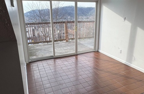 Wheeling House | 3-bedroom Victorian home for relaxing stays in the heart of Wheeling