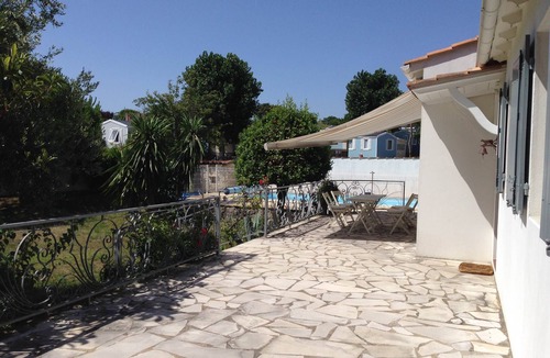 Rivedoux-Plage Villa | 3 bedroom villa with pool and large garden.