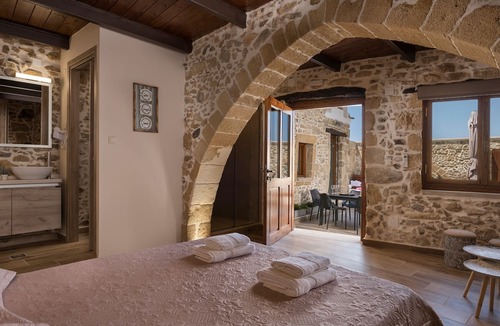 Drapanias Villa | 3-bedroom Villa with Private Pool & Jacuzzi by Delfus