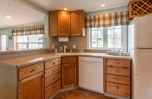 Hilton House | 3 bedroom waterfront house with large yard and gorgeous view of Braddocks Bay