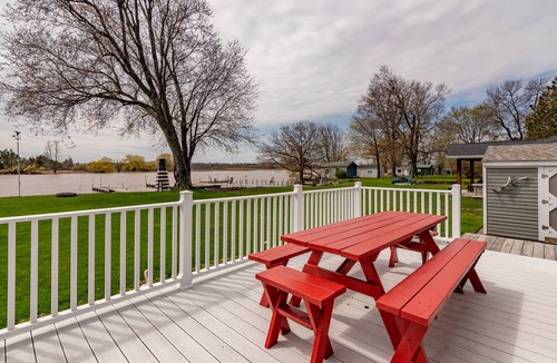 Hilton House | 3 bedroom waterfront house with large yard and gorgeous view of Braddocks Bay