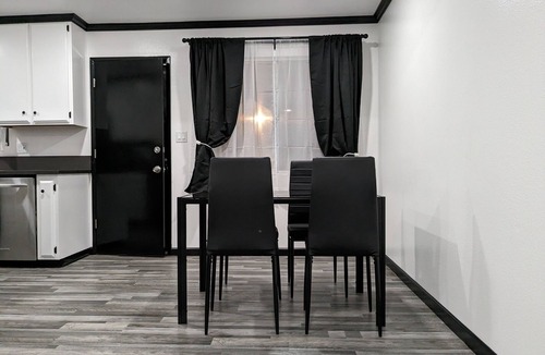 Downey House | 3 bedroom with 4 beds, 2 bathroom. Central to Los Angeles Metro Area, 7123