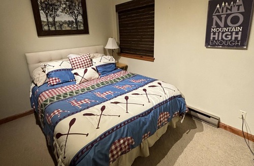 Seven Springs Condo | 3 bedroom3 bath updated condo at Seven Springs Ski Resort w/Shuttle Sleeps 8