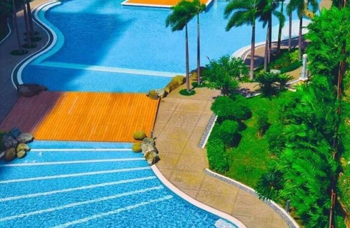 Ugong Apartment | 3 Bedrooms Access Penthouse Condo Unit