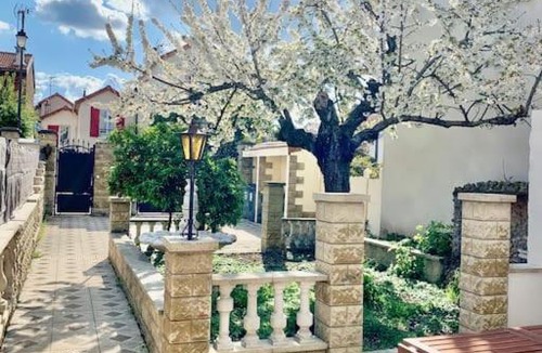 Antony Villa | 3 bedrooms house - garden - Parking, Antony Center near Paris and Orly