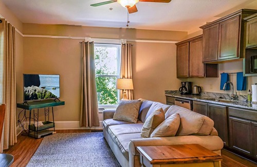Historic Downtown District Apartment | 3 bedrooms include a king and two queen size beds, 2 bathrooms, and kitchenette.