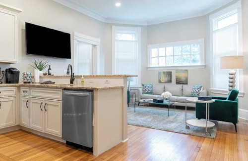 Walnut Hills Apartment | 3 Bedrooms with 2 full baths
