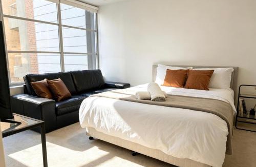 Sydney Central Business District Apartment | 3 Beds for 6 -Spacious Modern- Walk to ICC and QVB