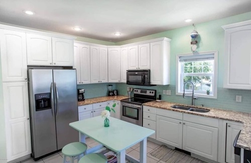 Wilmington Beach House | 3 Blocks from the beach with Ocean views and Elevator