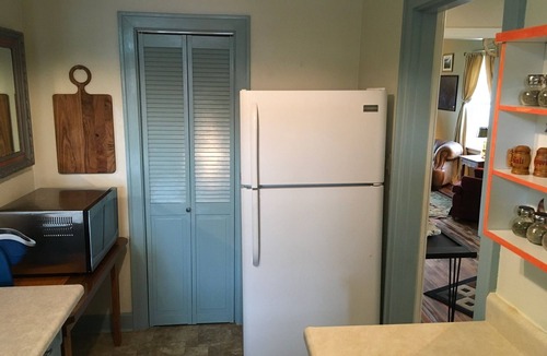 Fort Madison Apartment | 3 Blocks from the Mississippi River in the Park-To-Park Historic District.