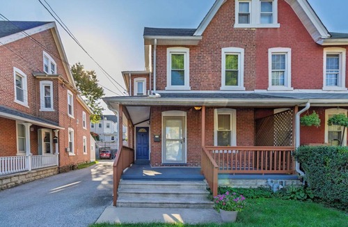Bryn Mawr Apartment | 3 BR, 3 Bath Mid-Term House in Bryn Mawr