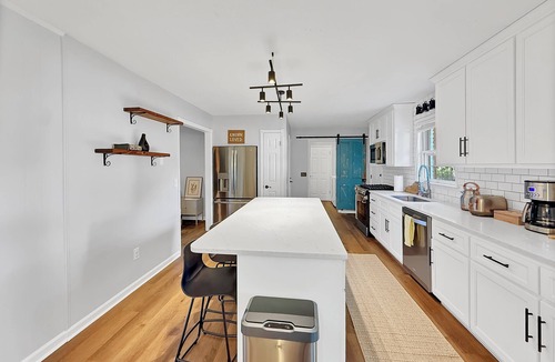 Murray House | 3-BR 8 Guests Modern Ranch on 1/2 acre
